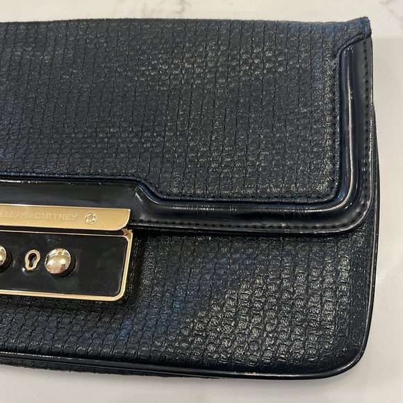 💕HP💕Stella McCartney black faux leather and gold clutch - Picture 14 of 16